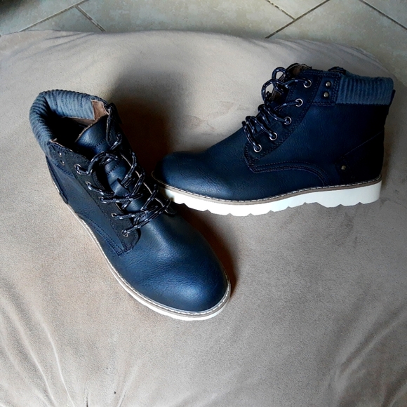Steve Madden Bryaan Youth shoes, Size 5, Black - Picture 1 of 2